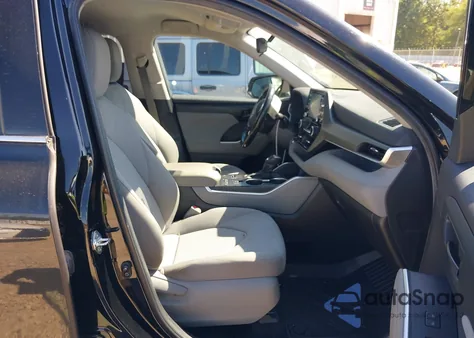 2022 Toyota Highlander Le z USA, uszkodzony, nr VIN 5TDZZRAHXNS541065